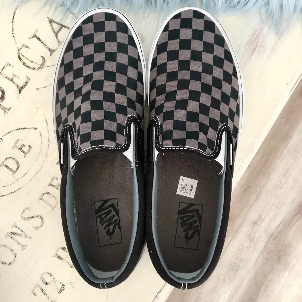 Vans, Off The Wall, Classic, Slip-On Checkerboard, Canvas Sneakers, Size 9.5 - Picture 4 of 15